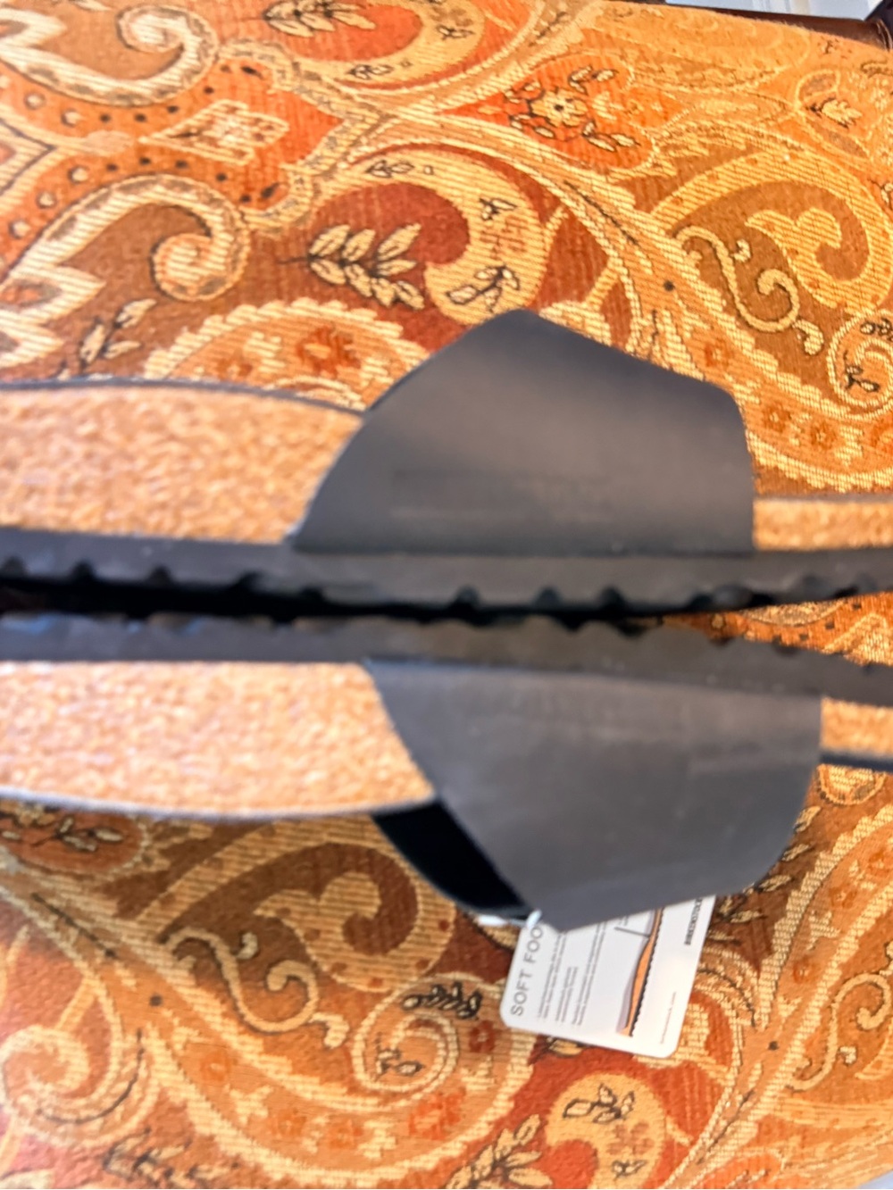 Birkenstock NWT Black Slide w/silver buckle. Soft Footbed. Size 40 - Picture 9 of 13
